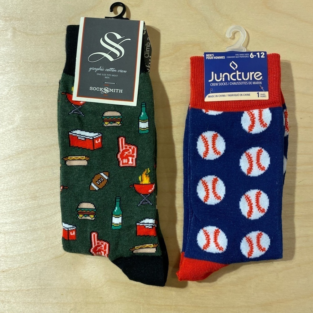 Two pair Men’s Graphic Socks Size 6-12 (DV)